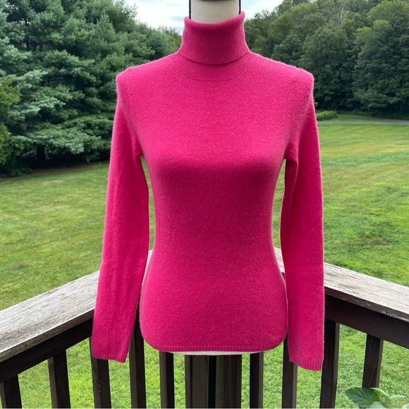 Sutton Studio Bloomingdales sweater turtleneck cashmere Barbie hot pink small XS - Picture 1 of 10